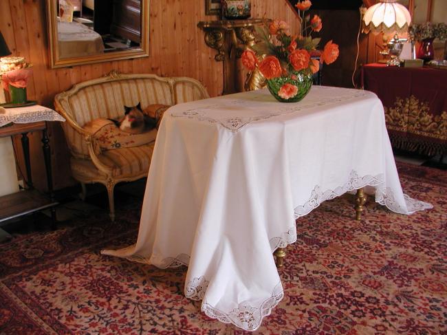 Exceptionnelle nappe avec superbes insertions de dentelle de Cluny &  serviettes