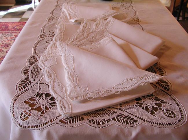Exceptionnelle nappe avec superbes insertions de dentelle de Cluny &  serviettes