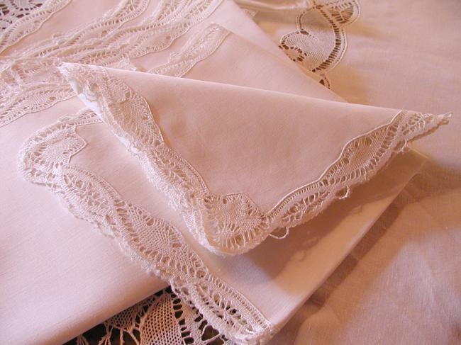 Exceptionnelle nappe avec superbes insertions de dentelle de Cluny &  serviettes