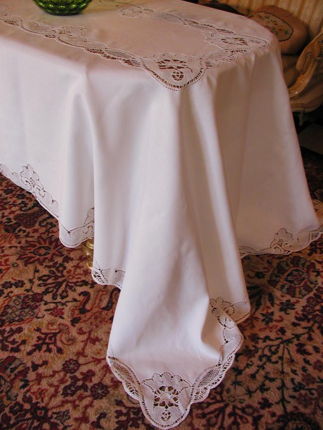Exceptionnelle nappe avec superbes insertions de dentelle de Cluny &  serviettes