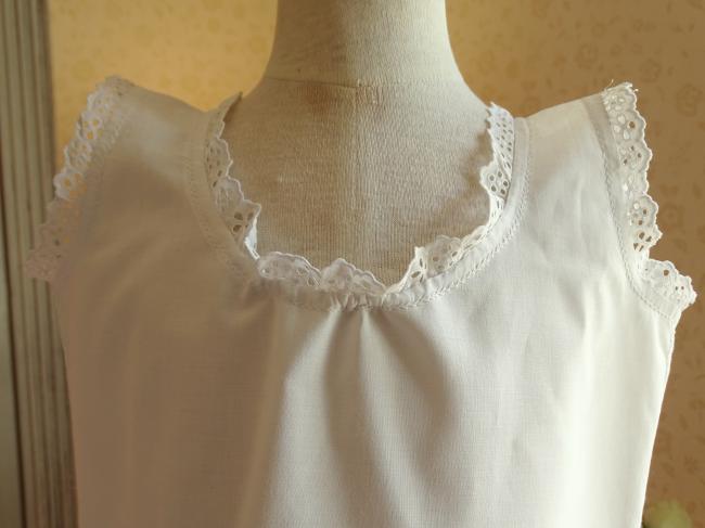 Jolie chemise sous-robe de bébé avec broderie, en batiste en coton 1930