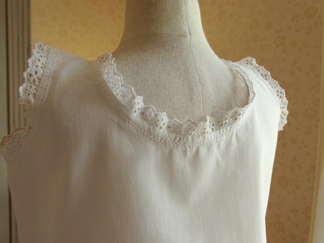 Jolie chemise sous-robe de bébé avec broderie, en batiste en coton 1930