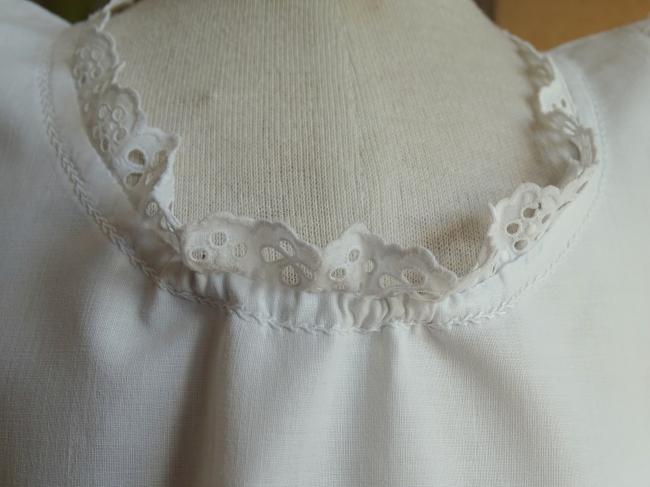 Jolie chemise sous-robe de bébé avec broderie, en batiste en coton 1930