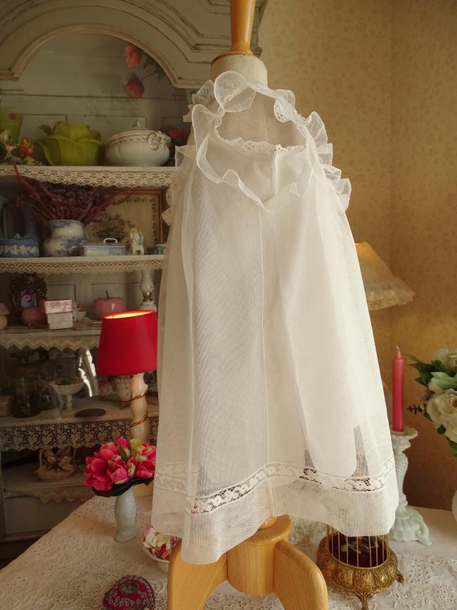 Merveilleuse petite robe en tulle et dentelle, marguerites brodées 1900