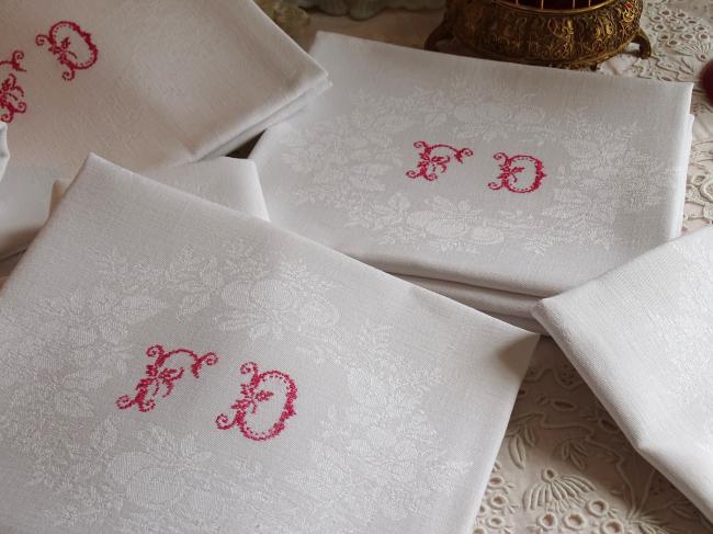 11 belles serviettes en damassé avec monogramme fleuri FD rouge