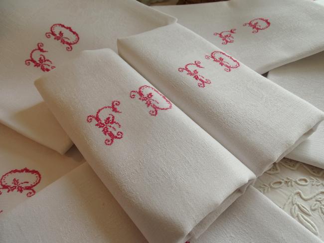 11 belles serviettes en damassé avec monogramme fleuri FD rouge