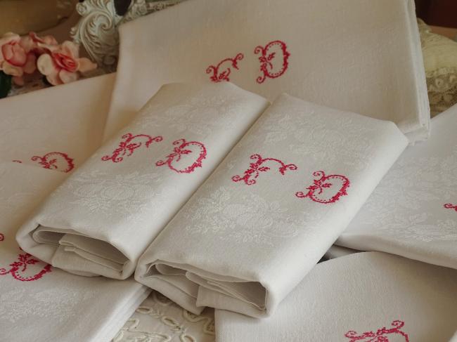 11 belles serviettes en damassé avec monogramme fleuri FD rouge