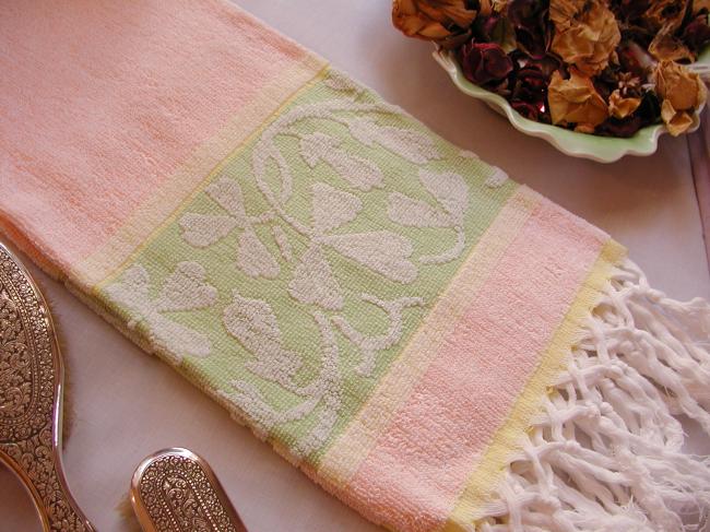 Georgeous vintage bath towels in colorful sponge with fringes (pink)
