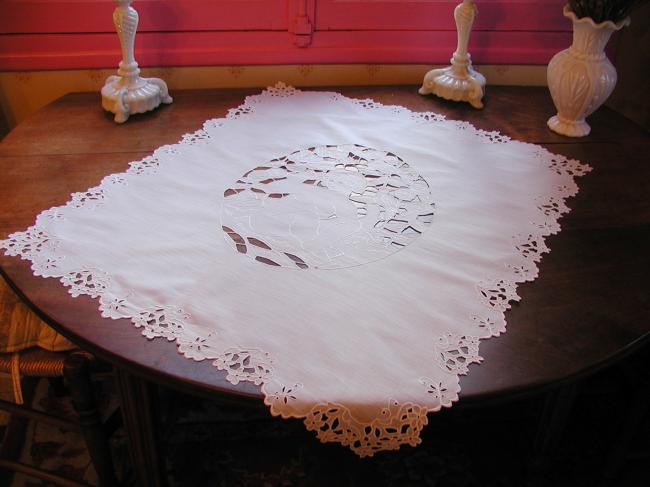 Marvellous table centre with Richelieu openwork of with flowers 1900, nude&birds