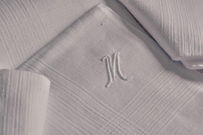 4 mouchoirs en pur coton avec grand monogramme M