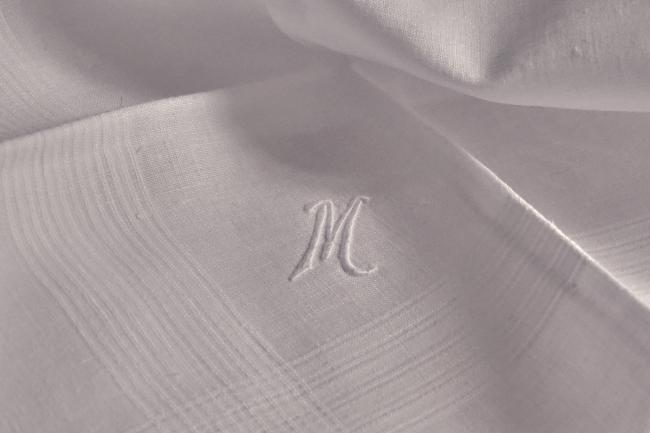 4 mouchoirs en pur coton avec grand monogramme M