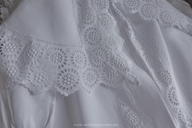 Merveilleux manteau capeline en piqué de coton et dentelle faite main 1890