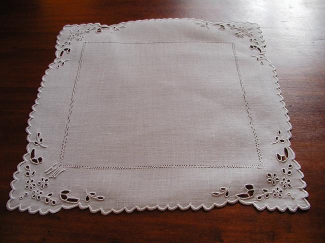Gorgeous handkerchief with Richelieu embroideries, monogram MH