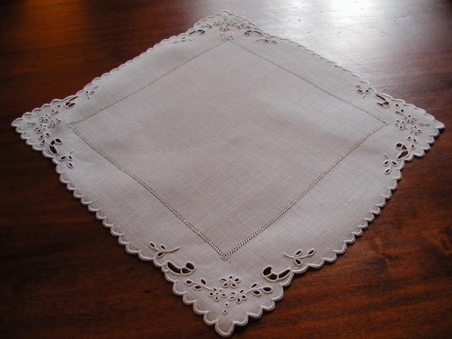 Gorgeous handkerchief with Richelieu embroideries, monogram MH