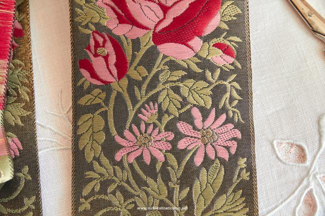 Ancien ruban floral brocart couleur bronze kaki, rose rouge or en 70mm