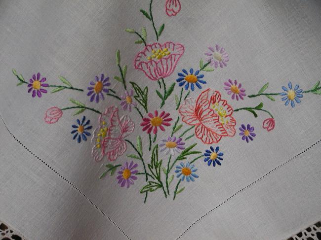 Stunning tablecloth with  embroidered flowers and Cluny lace.