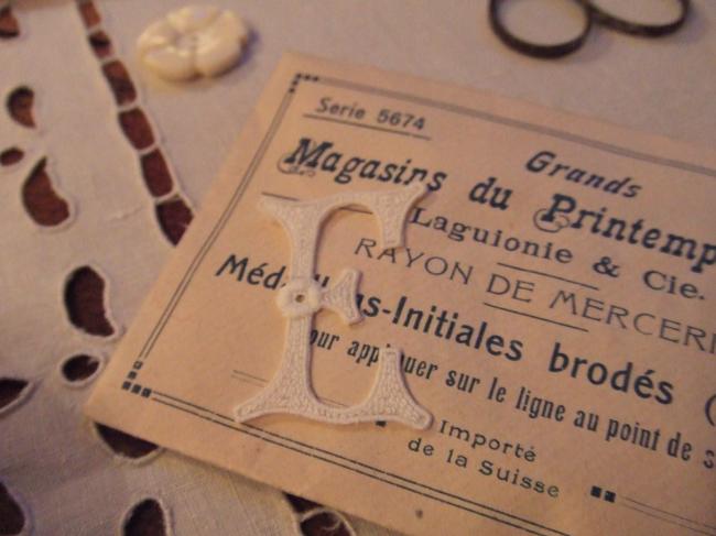 Superbe grande initiale E à intégrer à vos créations de couture 1900-20