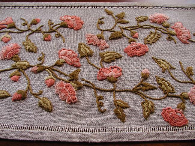 Lovely embroidered cosmos flowers table runner.