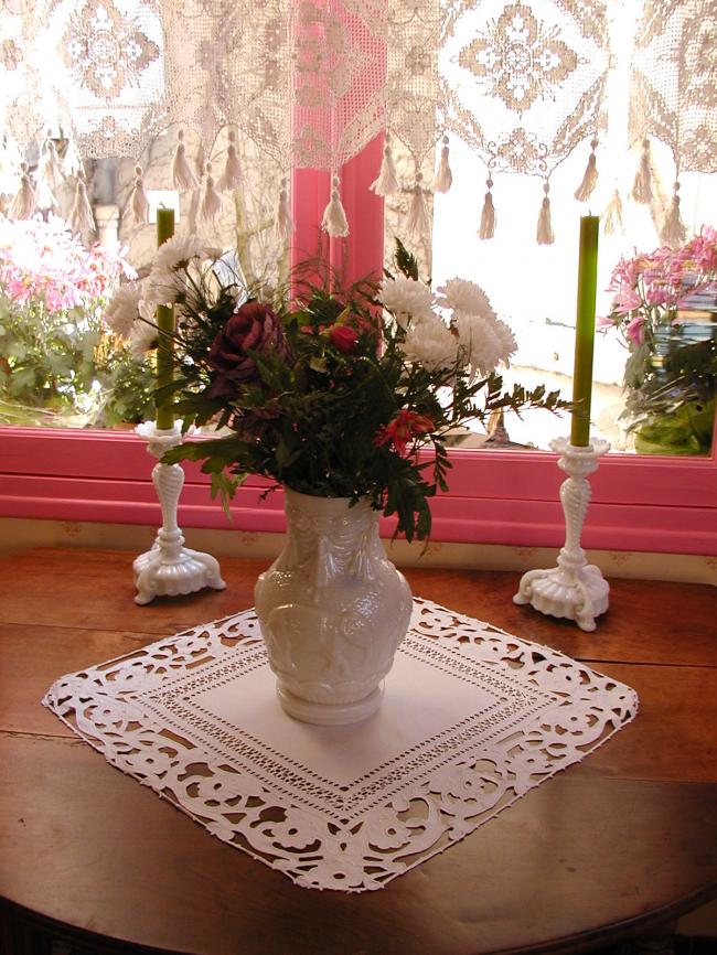 Marvellous table centre with Richelieu openwork of with flowers 1900