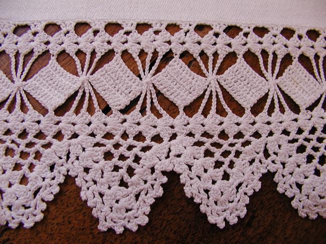 Gorgeous table centre in damask  of flowers with lovely hand-made lace