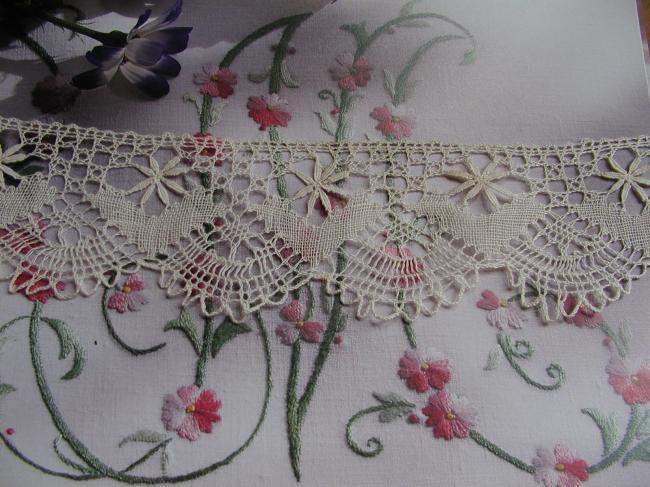 Gorgeous and very fine ivory Cluny bobbin lace, just beautiful !