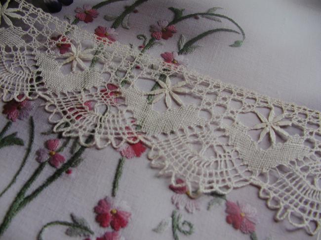 Gorgeous and very fine ivory Cluny bobbin lace, just beautiful !