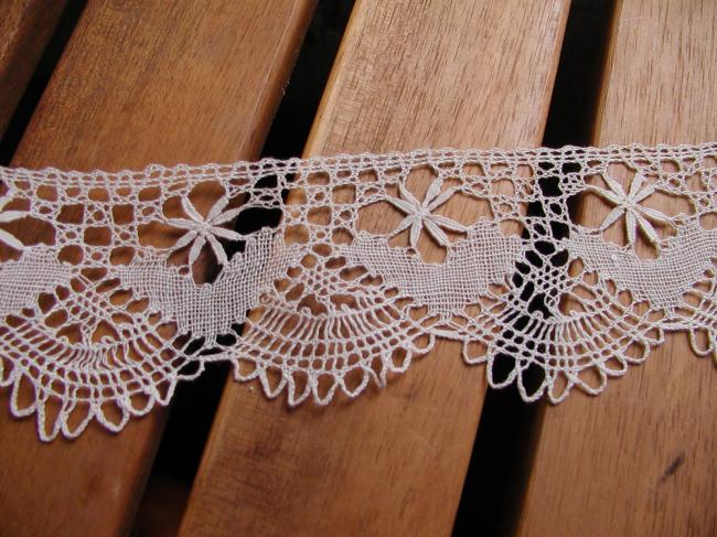 Gorgeous and very fine ivory Cluny bobbin lace, just beautiful !