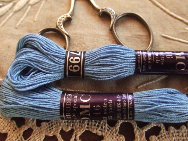 Echeveau coton à broder spécial DMC, n°16 bleu horizon (nuance n°799)