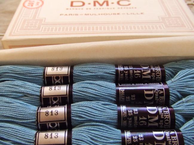 Echeveau coton à broder spécial DMC, n°16 bleu gauloise (nuance n°813)