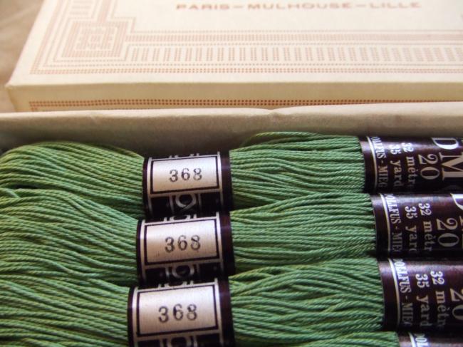 Echeveau coton à broder spécial DMC, n°20 vert nil (nuance n°368)