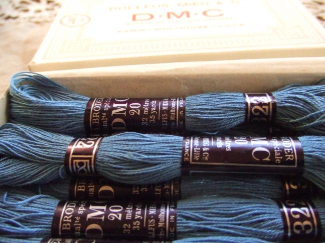 Echeveau coton à broder spécial DMC, n°20 Bleu de Delft (nuance n°322)