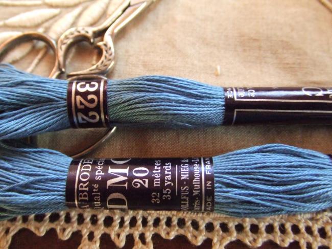 Echeveau coton à broder spécial DMC, n°20 Bleu de Delft (nuance n°322)