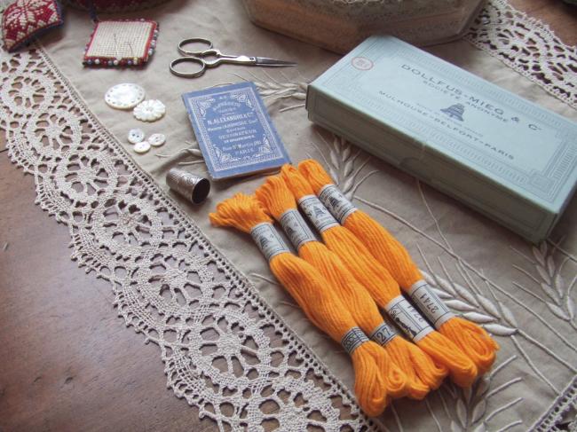 Echeveau coton retors à broder  DMC, n°4 orange (nuance n°2741)