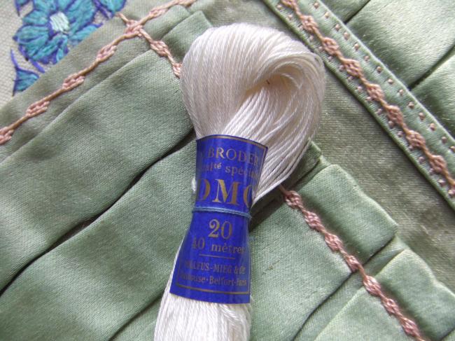 Echeveau Coton à broder , qualité spéciale DMC, blanc neige N°20 (40mètres)