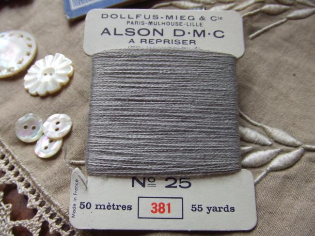Carte à repriser spécial DMC, couleur Gris Clair N°381, N°25 (50mètres)