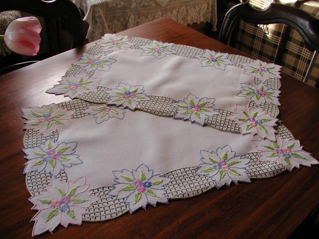 Lovely couple of table mats with brightful colors embroidered flowers