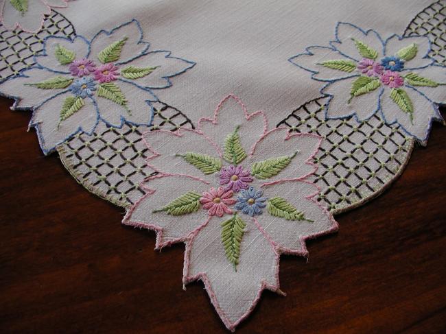 Lovely couple of table mats with brightful colors embroidered flowers