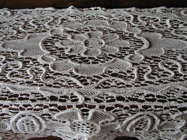 Lovely top for mantelpiece in Renaissance style lace