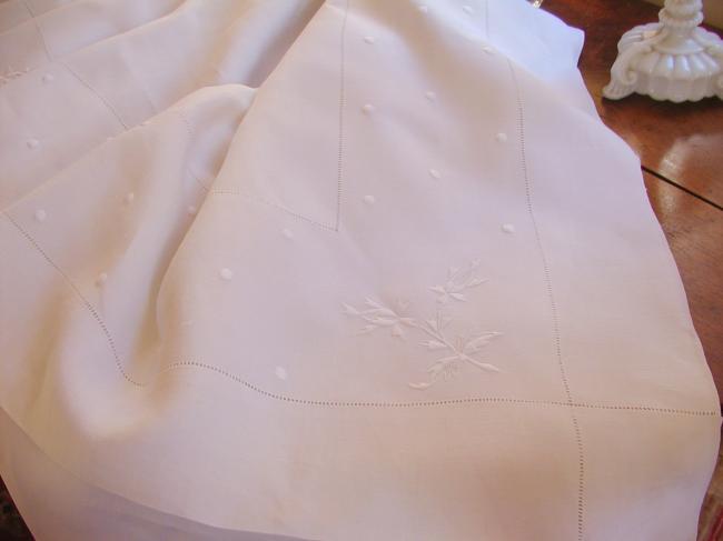 Superb linen single sheet with hand-embroidered flowers and drawn thread river