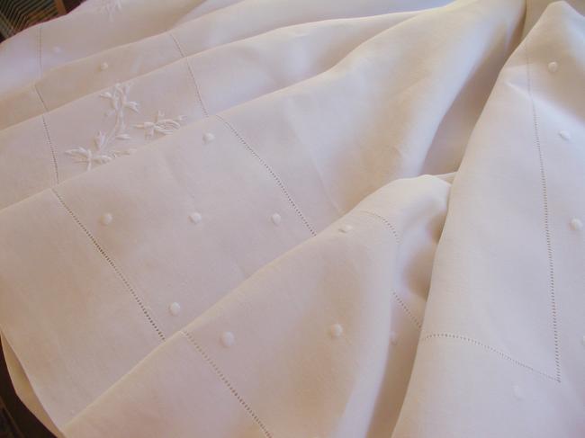Superb linen single sheet with hand-embroidered flowers and drawn thread river