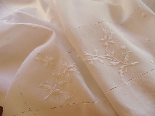 Superb linen single sheet with hand-embroidered flowers and drawn thread river
