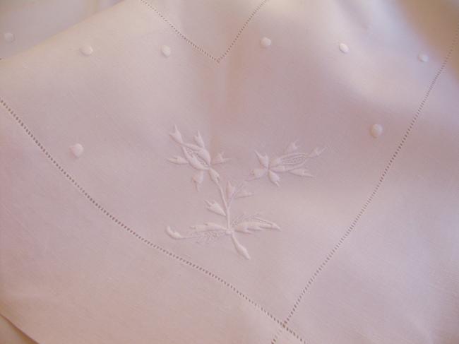 Superb linen single sheet with hand-embroidered flowers and drawn thread river