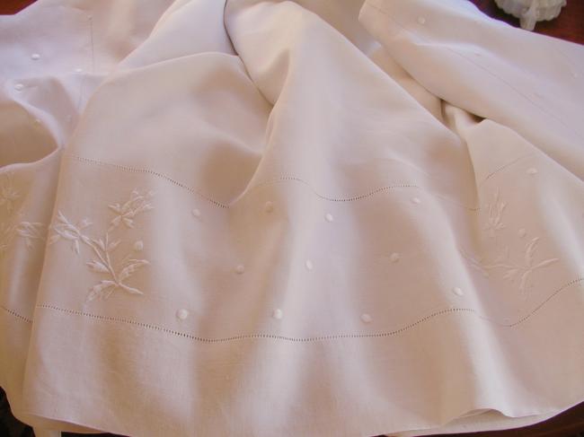 Superb linen single sheet with hand-embroidered flowers and drawn thread river