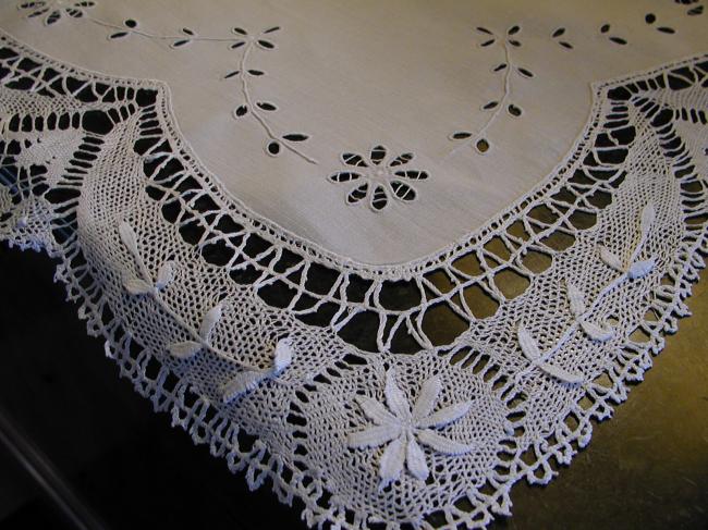 Sideboard linen with Cluny bobbin lace