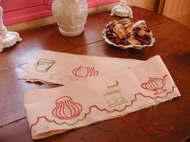 Très belle bordure brodée: moulins à café, cafetière, panier à salade à terminer