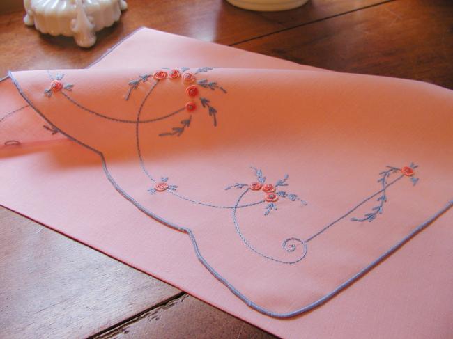 Superb linen pink night case with hand-embroidered little roses