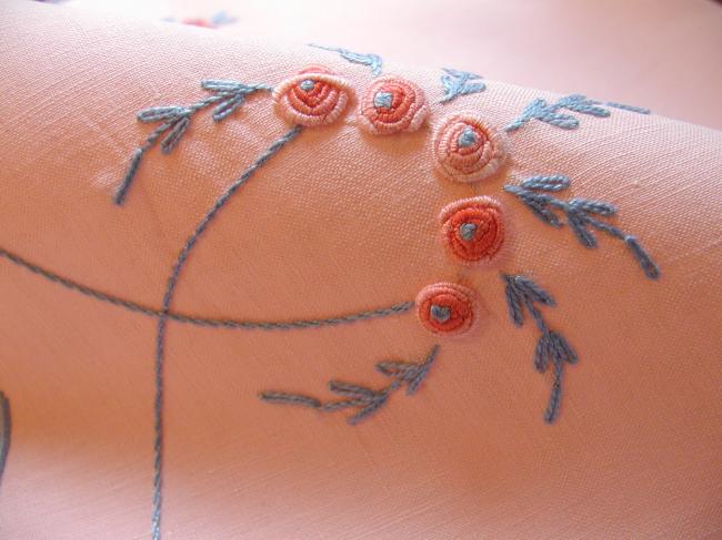 Superb linen pink night case with hand-embroidered little roses