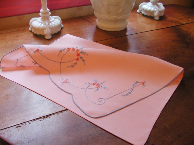 Superb linen pink night case with hand-embroidered little roses