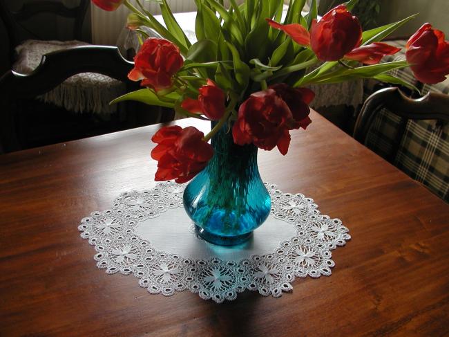 Lovely ovale table centre with macramé (tatting) lace