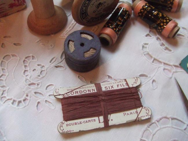 Jolie carte ancienne de coton cordonnet au marteau de couleur marron,marque L.V